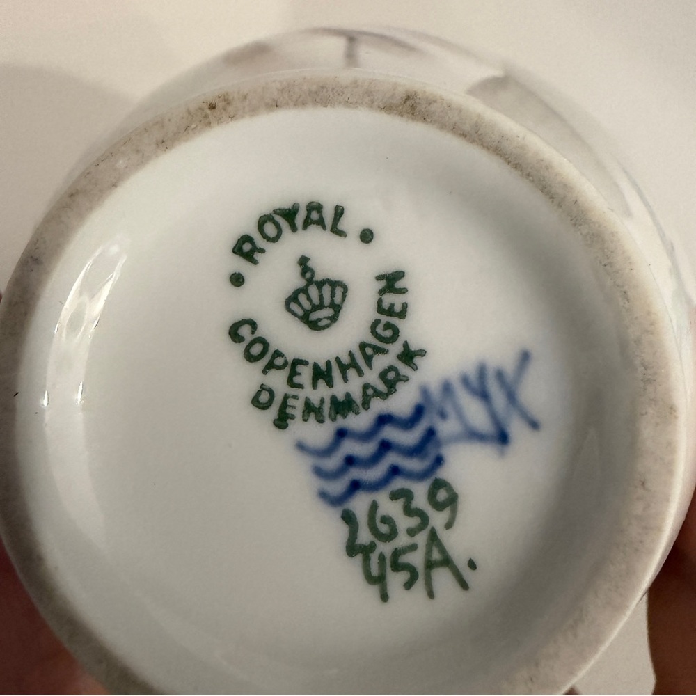 Royal Coppenhagen 4 inch dandelion vintage vase #2639 - Picture 4 of 4